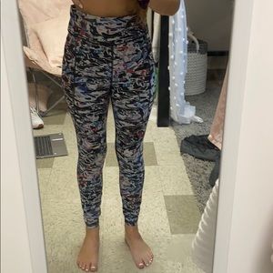Patterned activewear high waisted leggings